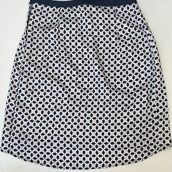 H&M Petal Skirt, size 6 NWT - Picture 4 of 7